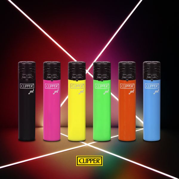 Однотонные зажигалки CLIPPER в лучах света
