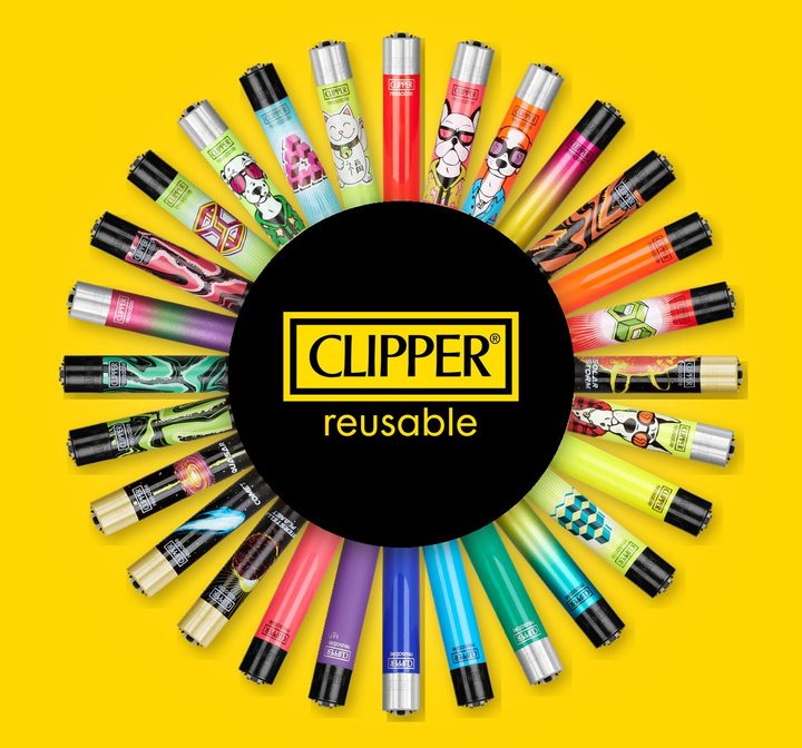 Круг из 28 зажигалок CLIPPER разных дизайнов, в центре логотип CLIPPER reusable
