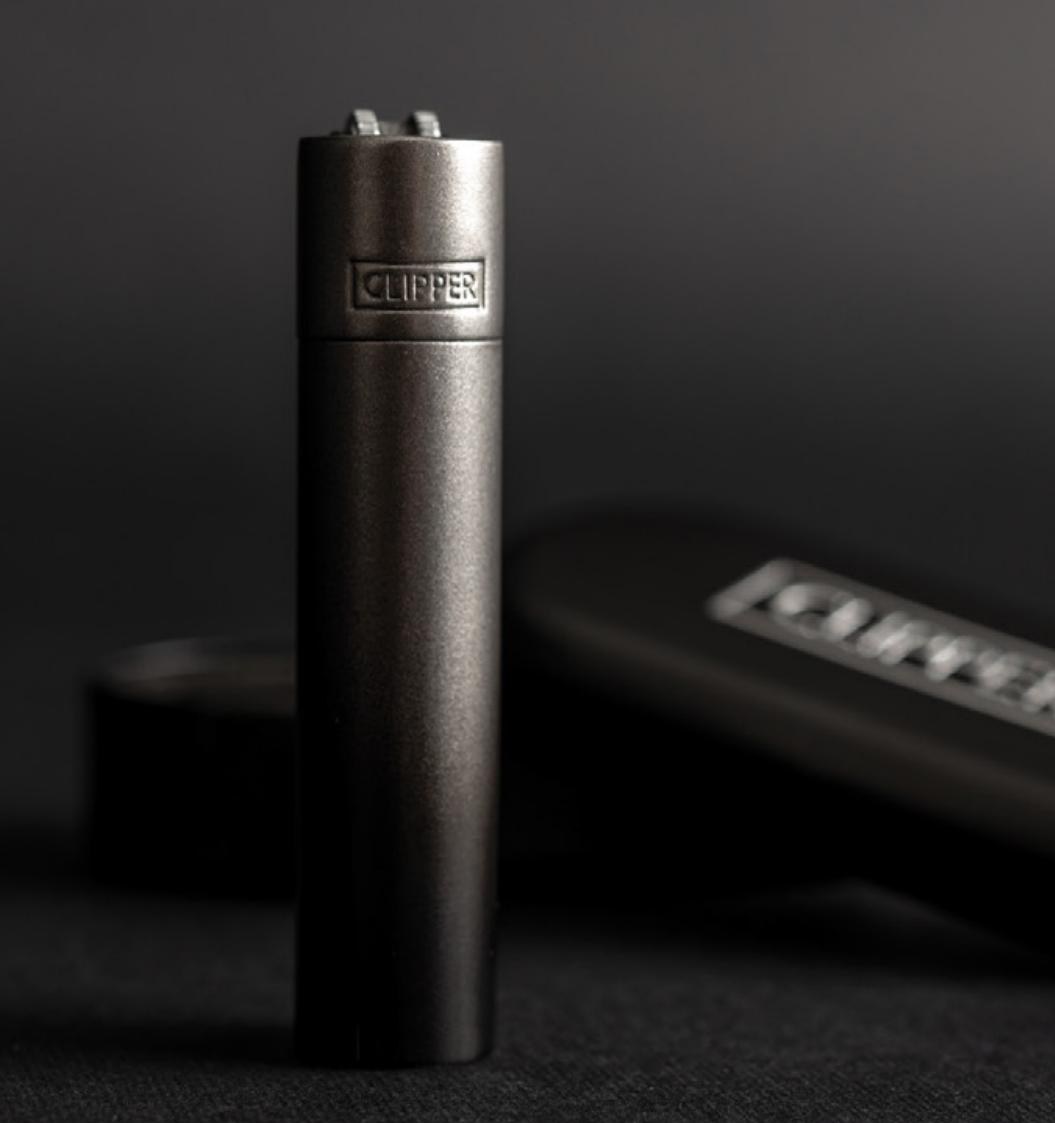 Металлическая зажигалка CLIPPER черного цвета